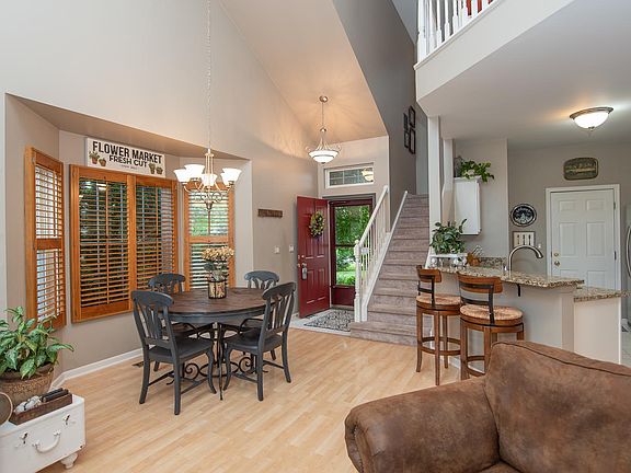 4th image of 536 Pinebrook Dr