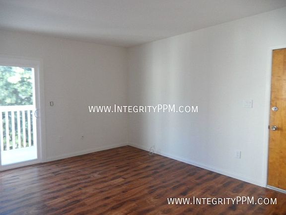 3rd image of 3927 1/2 Lamont St