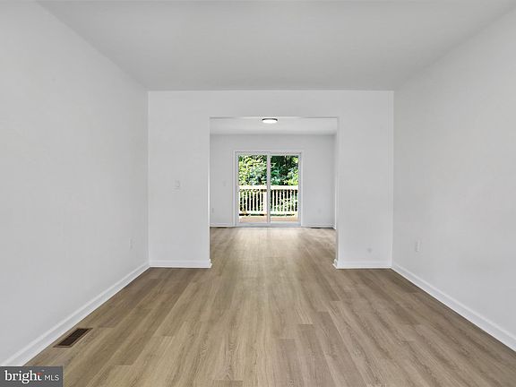 4th image of 657 Ash St