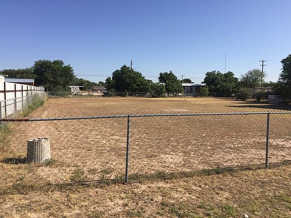 4th image of 1801 N Roadrunner Ave