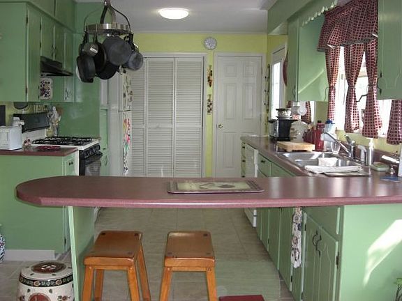 5th image of 1610 Woodmont Dr