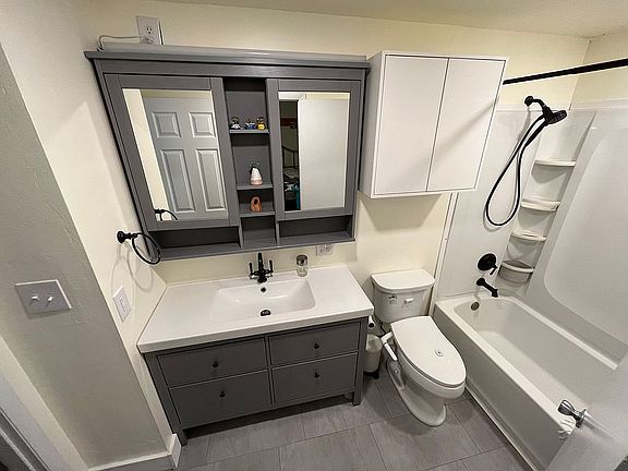 Upstairs bath 