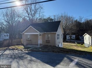 558 Martinsburg Rd, Berkeley Springs, WV 25411