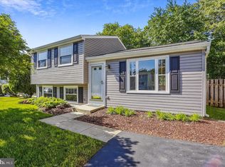 8289 Wold Den Ct, Springfield, VA 22153