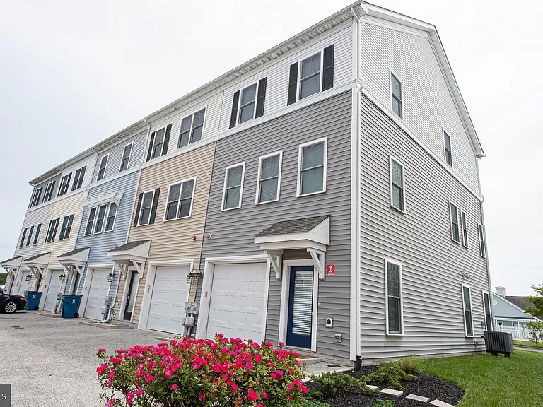 13002 Bowline Ln #5 — Photo 5