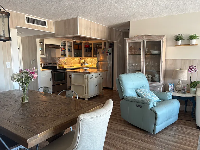 5220 Brittany Dr S #607 — Photo 8