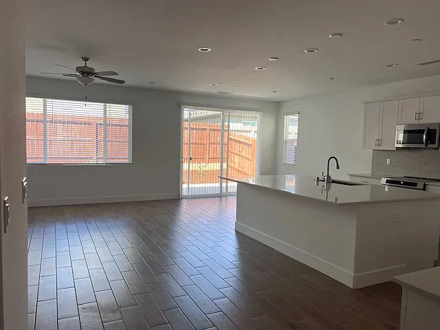 2858 E Corteza Dr — Photo 8