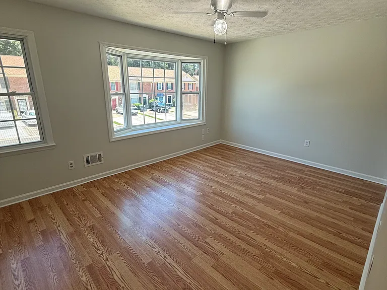 5639 Executive Way — Photo 9