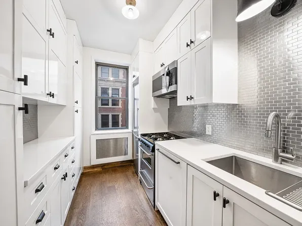 885 Tenth Avenue image 1 of 10