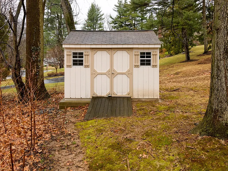 201 Pine Tree Rd — Photo 4