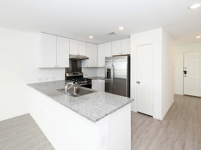 1059 Finesse Ln — Photo 3