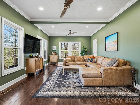3rd image of 150 White Pine Dr