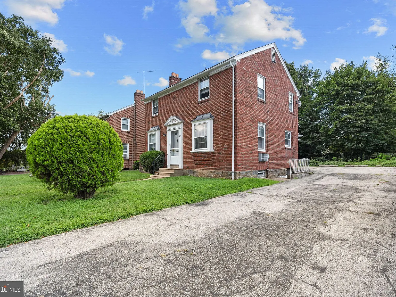 2 bed, 1.0 bath, 1980 sqft, $1,650 — Photo 2