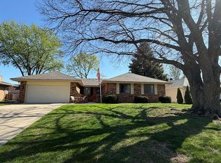 8316 Hammontree Dr, Urbandale, IA 50322