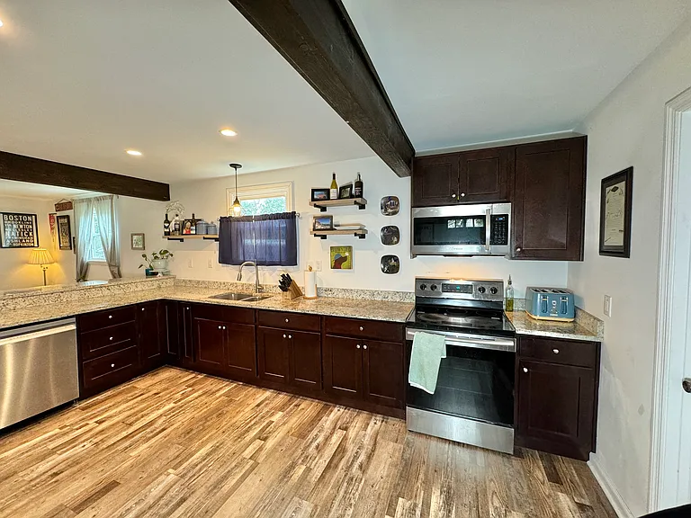 702 Crockett St — Photo 4