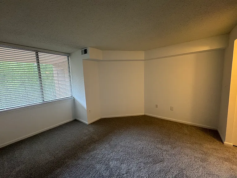 10101 Grosvenor Pl #603 — Photo 4