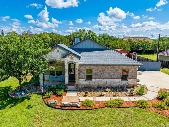 377 PARK RD, Bandera, TX 78003