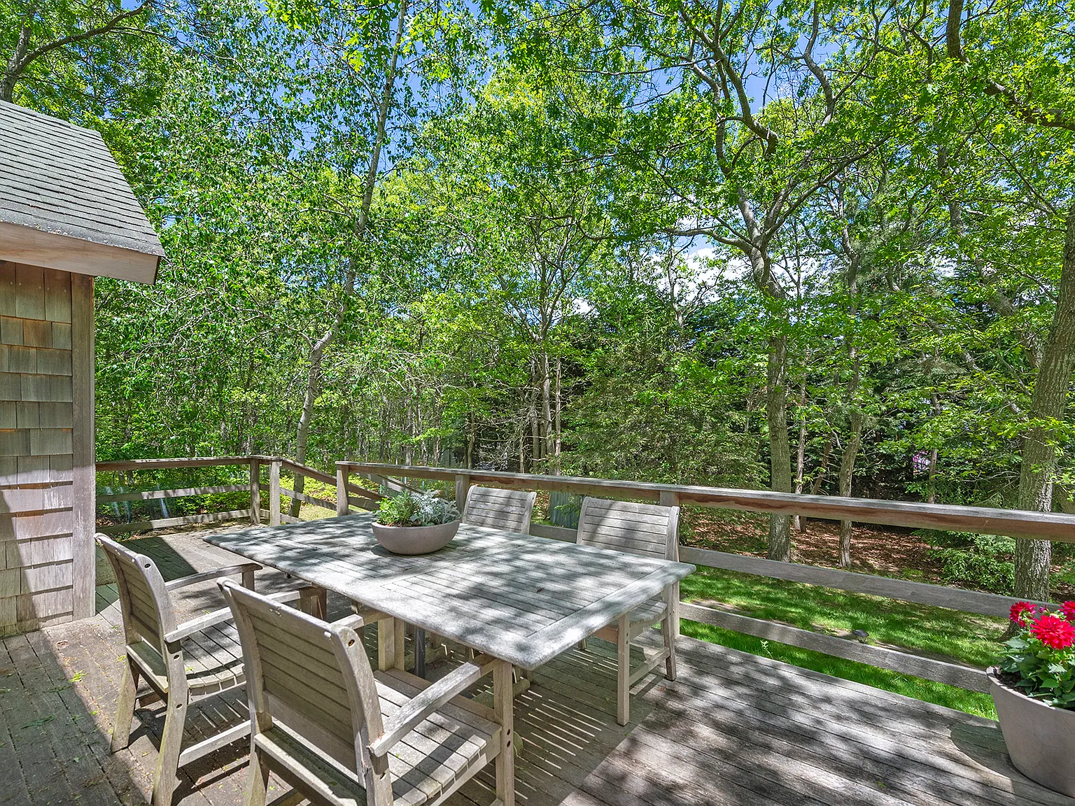 Unique And Picturesque Cottage In Watermill — Photo 3
