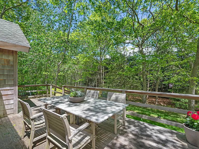 809 Edge Of Woods Rd — Photo 3