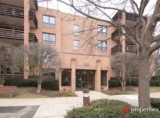 1060 Shermer Rd APT 16, Northbrook, IL