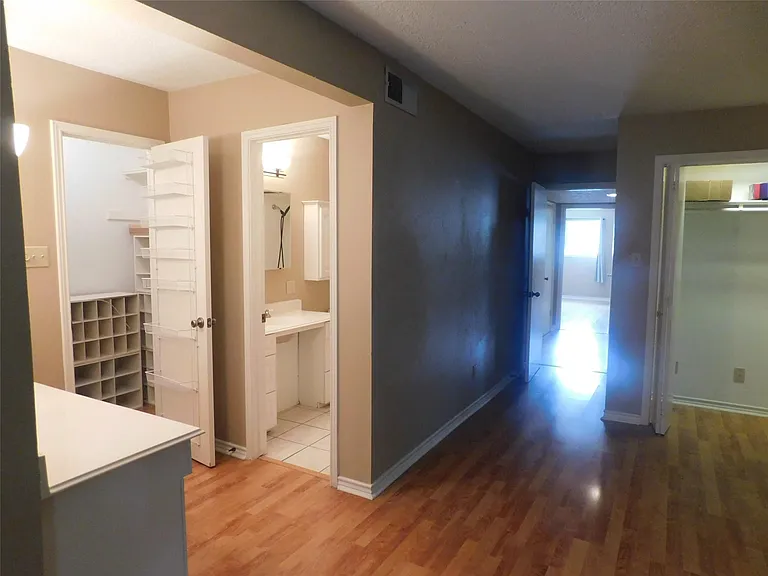 472 N Post Oak Ln — Photo 46
