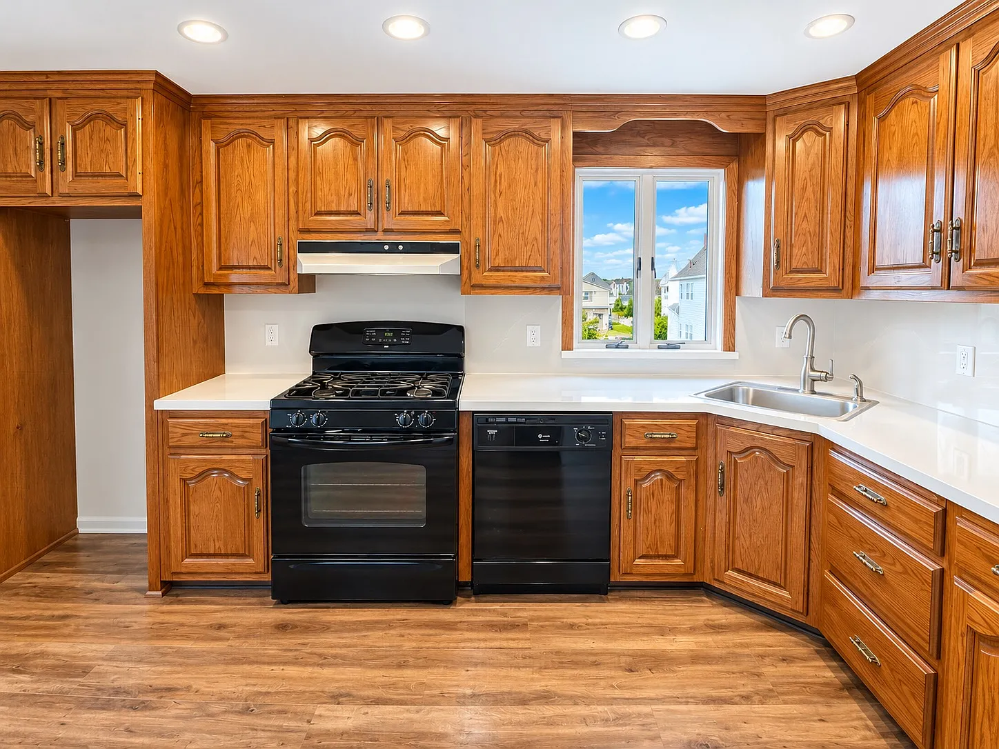 2 bed, 700 sqft, $2,100 — Photo 4