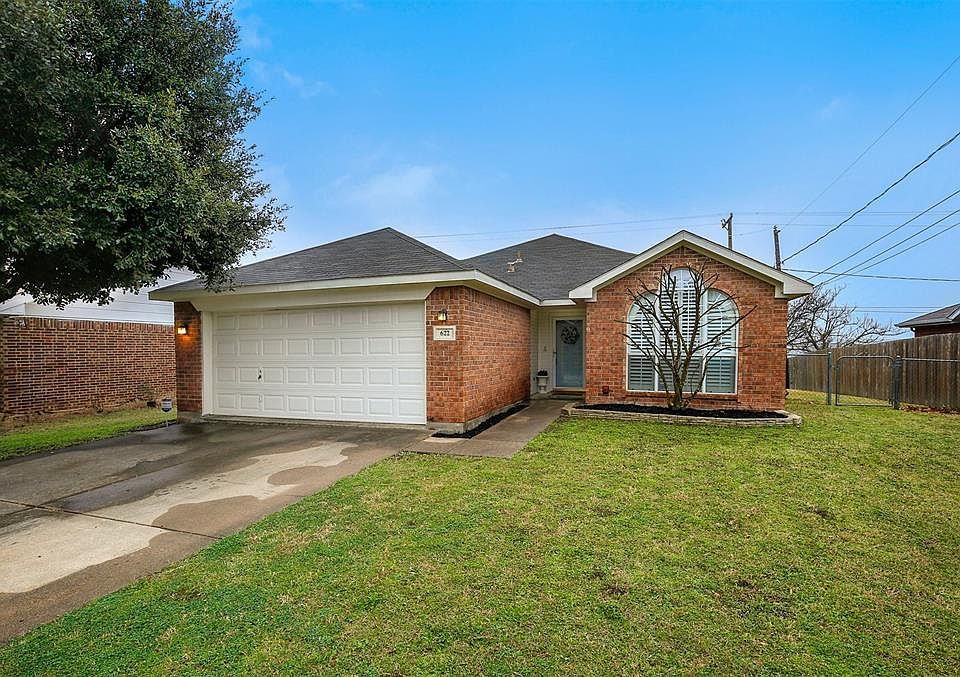 1st image of 622 Fort Worth St