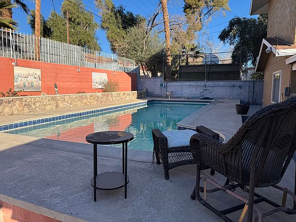 2nd image of 1904 Chapman Dr #1