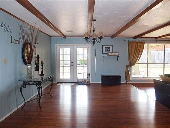 3rd image of 202 SW Crystal Hills Cir