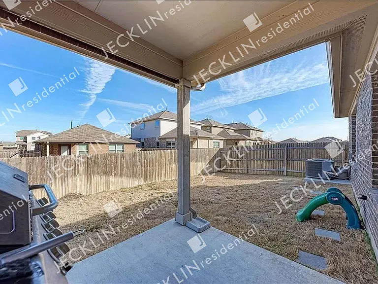 105 Kleberg Ct — Photo 24
