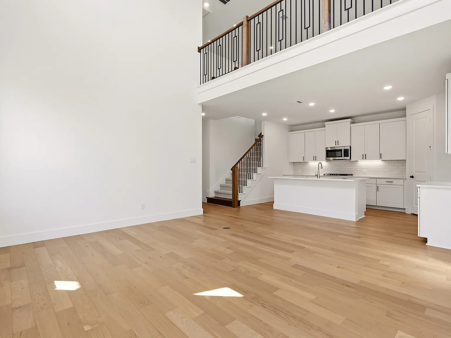 5 bed, 2439 sqft, $3,650 — Photo 4