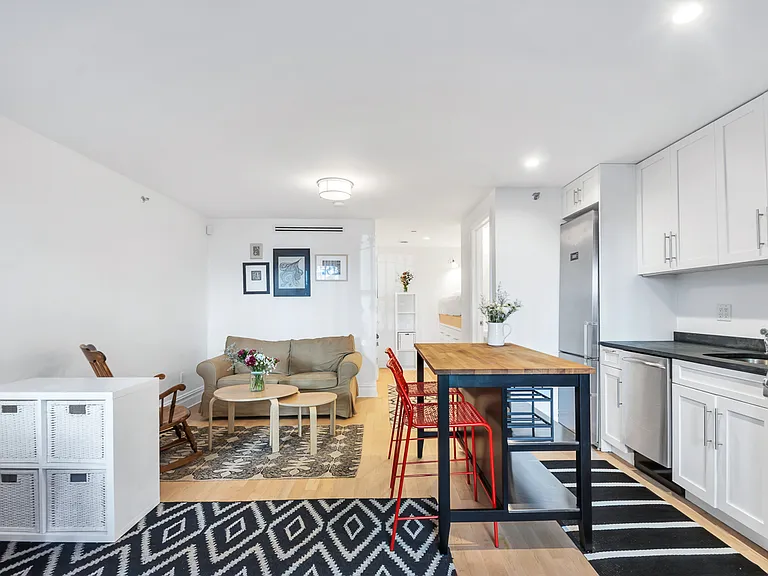 256 Cumberland St #2 — Photo 4