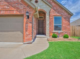 905 SW 13th St, Moore, OK 73160