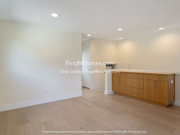 5th image of 4127 N Michigan Ave Unit B