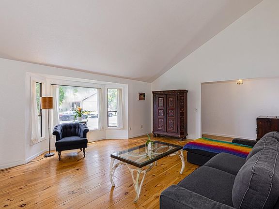 4th image of 709 Placer Court