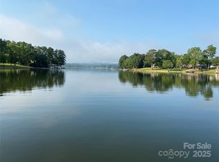 1805 Lakeshore Rd, Camden, SC 29020