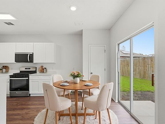 3rd image of 725 Parkford Ln