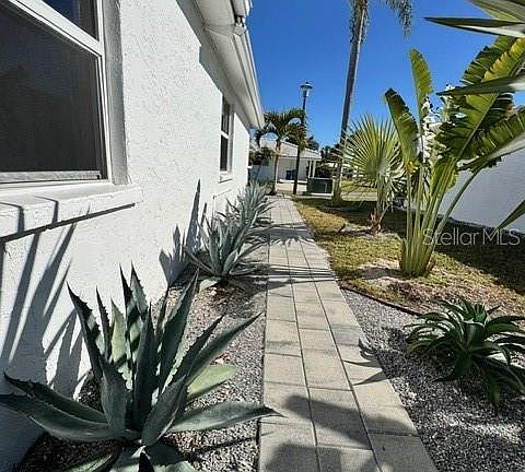 5th image of 541 Spanish Dr N