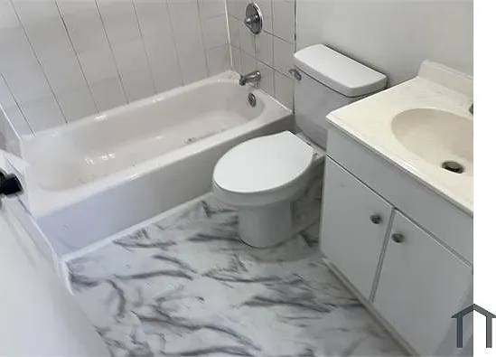 4215 Viola St #2R — Photo 6