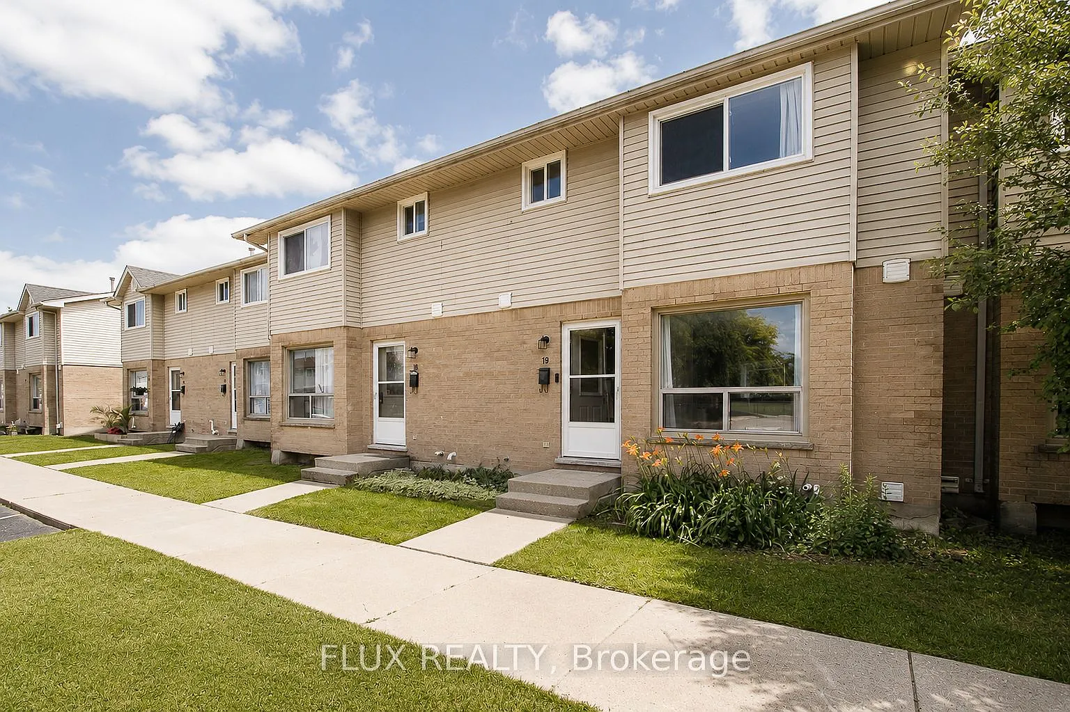 3 bed, $2,300 — Photo 2