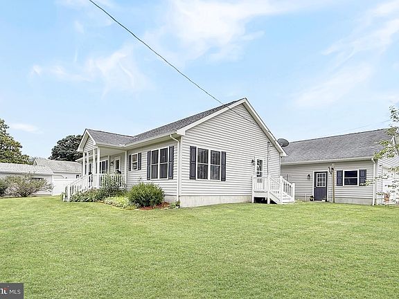 4th image of 2110 Queens Dr