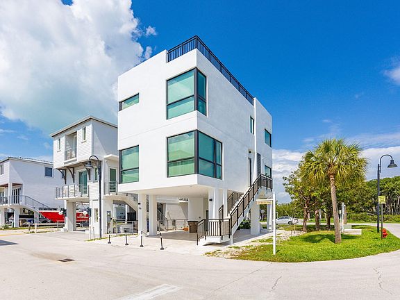 3rd image of 94825 Overseas Hwy #209