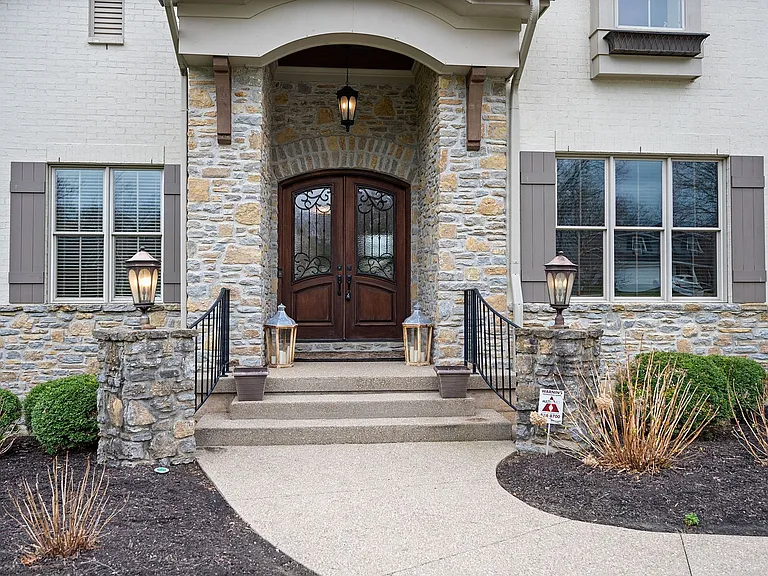 7715 Cathedral Hill Dr — Photo 3
