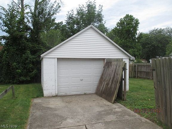 4th image of 1950 Nichols Ave