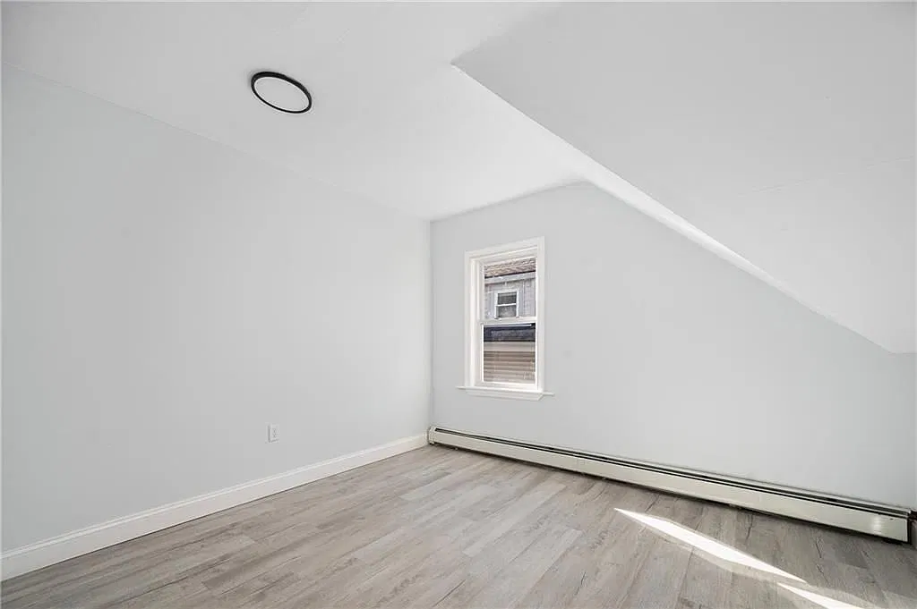 5 bed, 1.0 bath, 1158 sqft, $2,900 — Photo 4