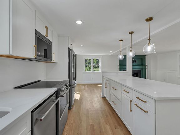 5th image of 10 Briggs Ln