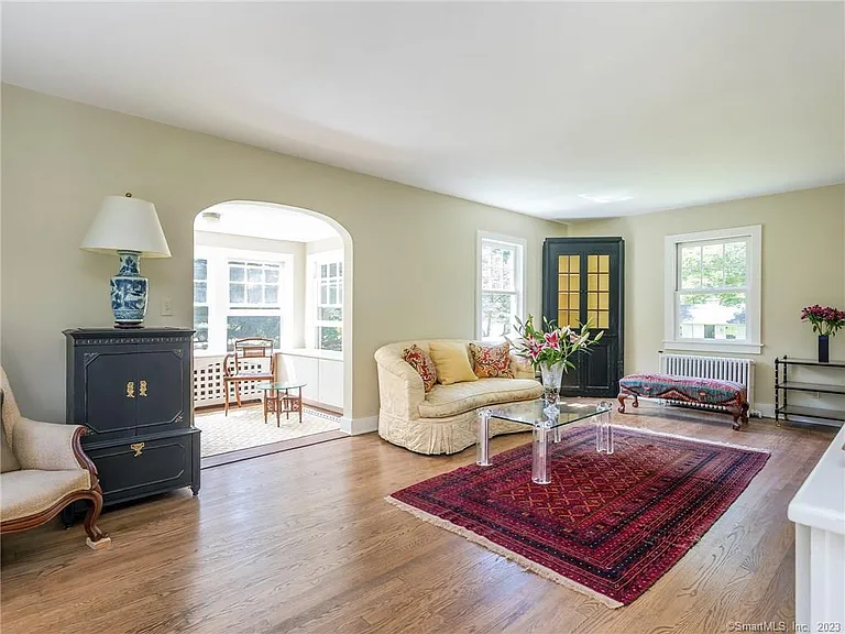 33 Washington Ave — Photo 3