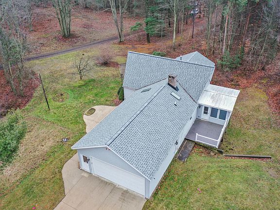 4th image of 16577 James St