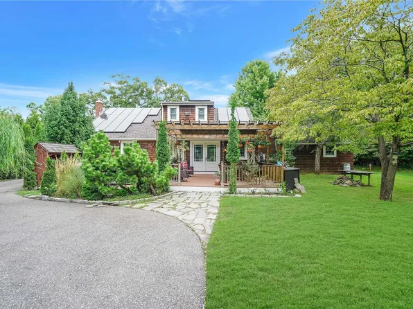 32 Ridge Road, Ridge, NY 11961