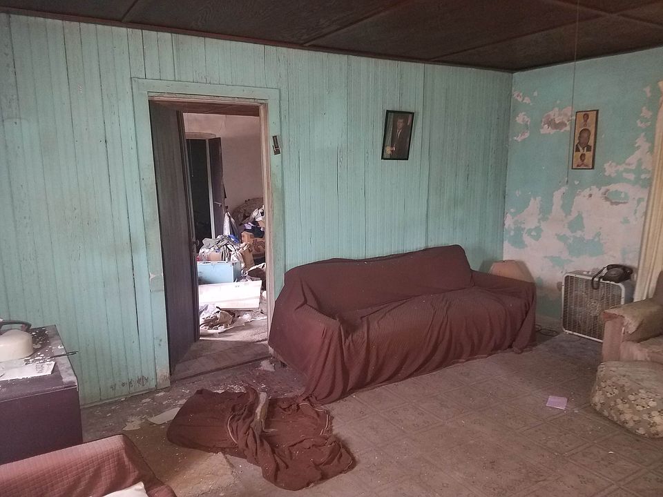 2nd image of 355 Sunshine St